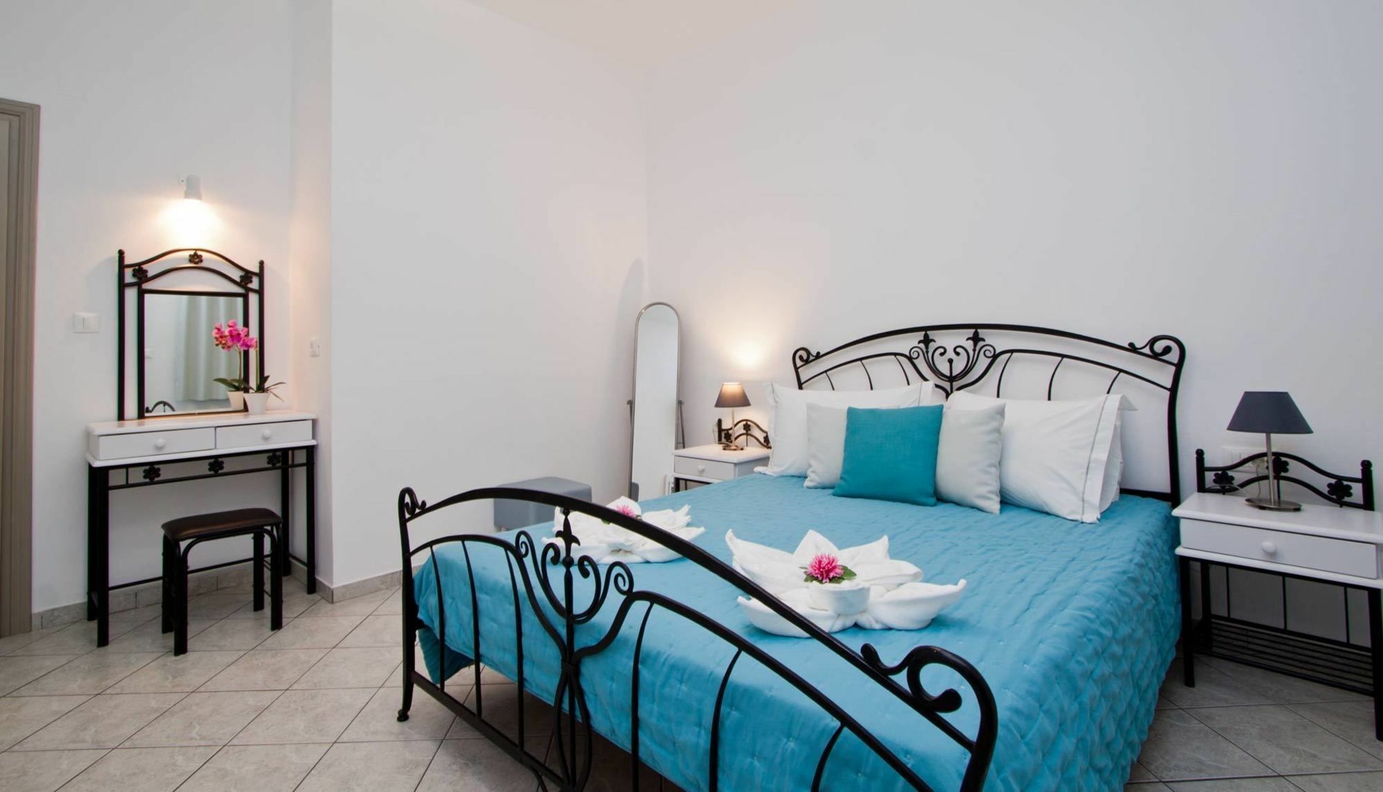 Nemesis Aparthotel Фира Екстериор снимка